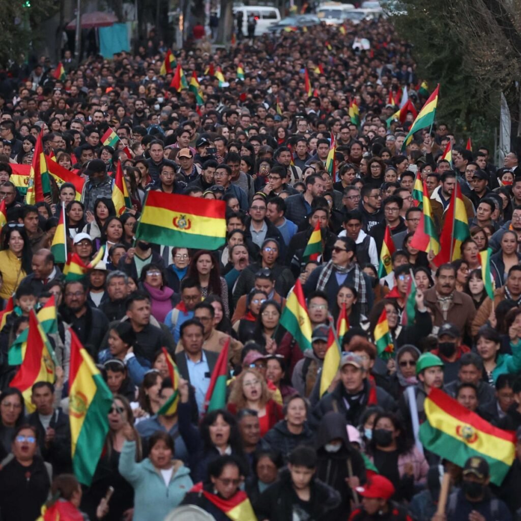 En Bolivia, protestas ciudadanas reclaman poner fin a los bloqueos que mantienen presionada a La Paz