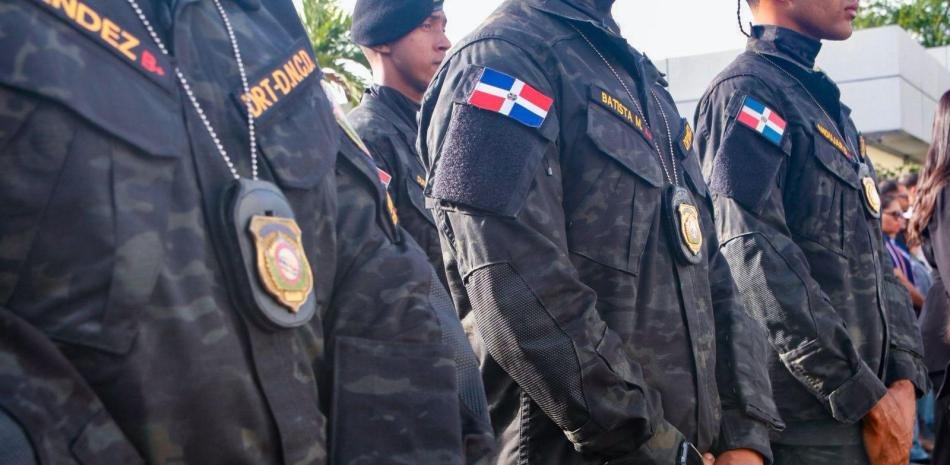 Abinader asciende a 634 agentes de la DNCD en el marco del decreto 301-23