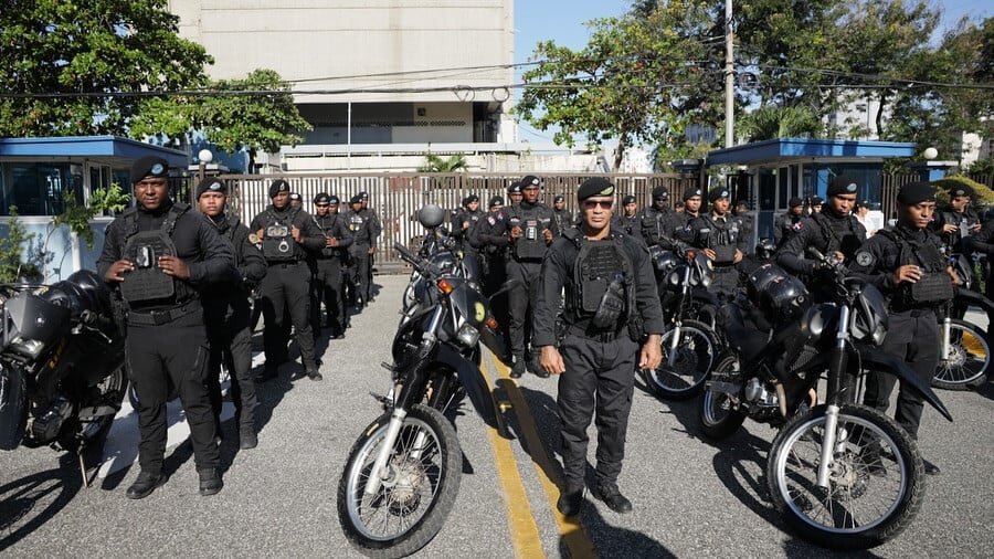 Nuevo Código Penal obliga a vigilar a policías y militares que impidan grabaciones: en contexto