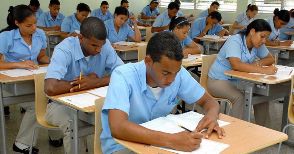 Reforma educativa inicia consultas con promesas oficiales y dudas sobre sus efectos