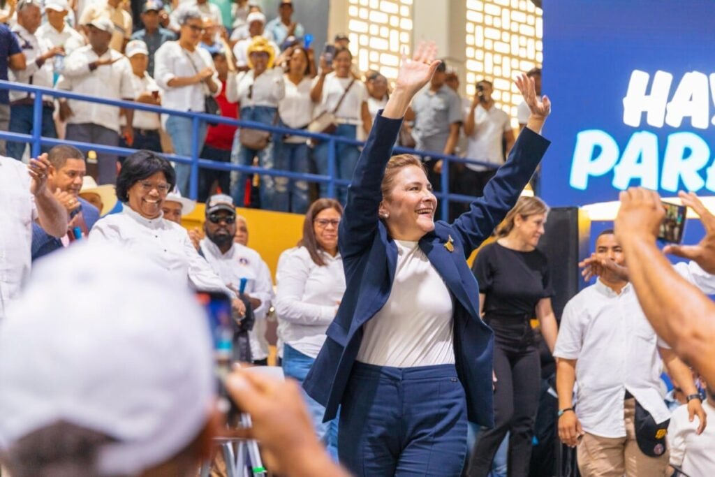 Mejía presenta en Barahona su balance al frente del PRM y reafirma su candidatura