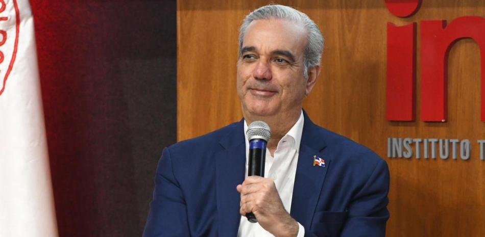Abinader dice que el sistema eléctrico quedará encaminado hasta 2032 pese a los apagones