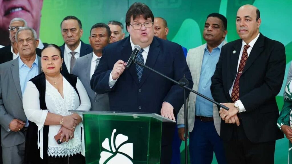 FP sostiene que proyecto del PRM afloja controles sobre pagos con dinero público: en contexto