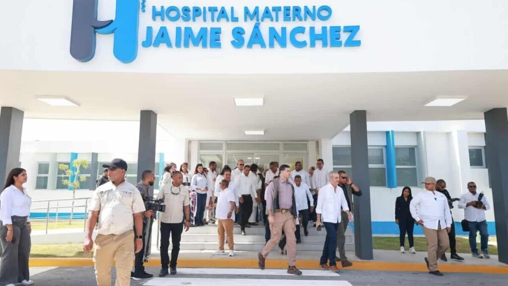 Barahona estrena 15 UCI pediátricas y Abinader anuncia más hospitales en el sur