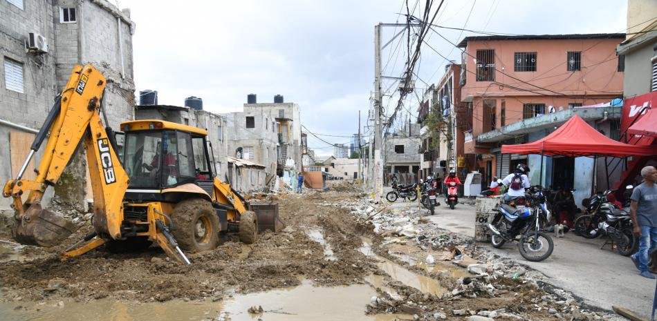 Vecinos de Los Praditos contradicen versión oficial sobre pagos por ampliación de la calle 9