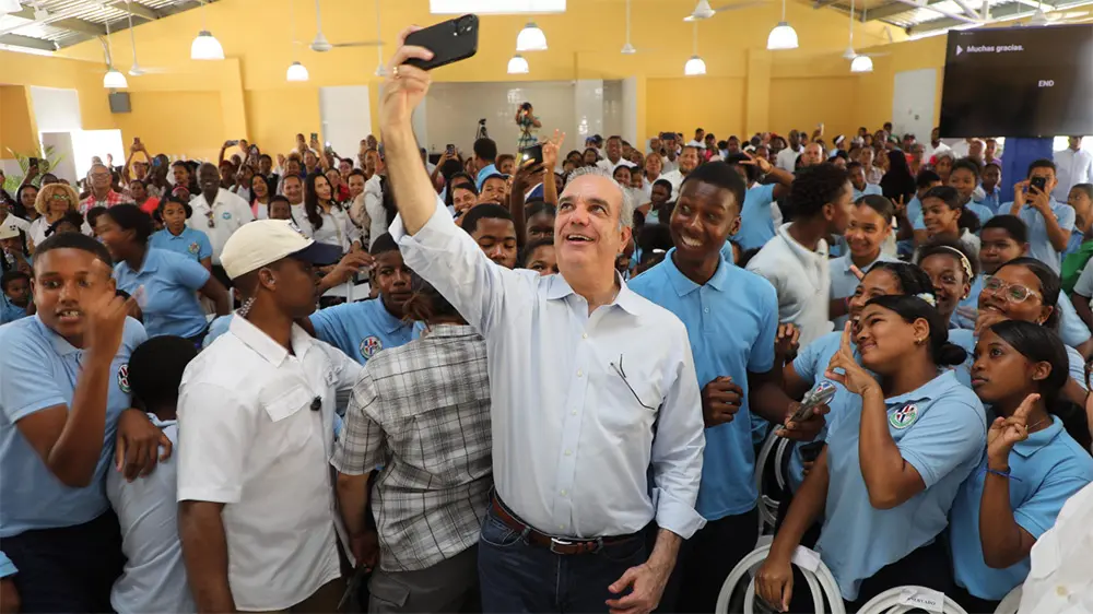 Decreto impulsa nueva reestructuración educativa y deja en una comisión la propuesta de un ministerio único: en contexto
