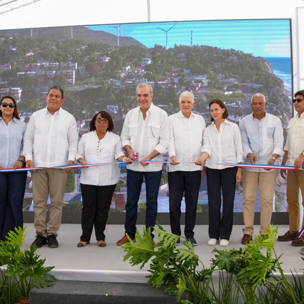 Abinader entrega en Barahona un tramo de 13.5 kilómetros mientras persiste la expectativa por un circuito vial mayor en el sur