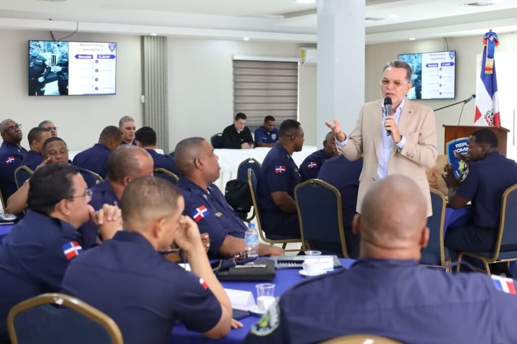 Policía refuerza formación para el nuevo modelo mientras insiste en la supervisión territorial