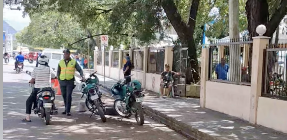 Gobernación desautoriza operativo de Digesett en Baní y vuelve a tensar el control del espacio público