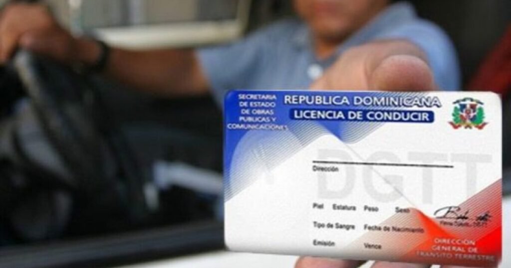Abinader dispone por decreto nuevos plazos de vigencia para licencias de mayores de 65 años: en contexto