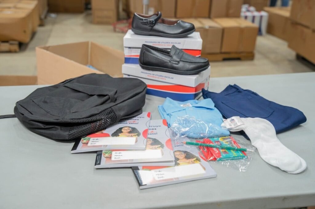 Inabie pone en marcha entrega de útiles y uniformes para 1.85 millones de estudiantes con énfasis en control logístico: en contexto