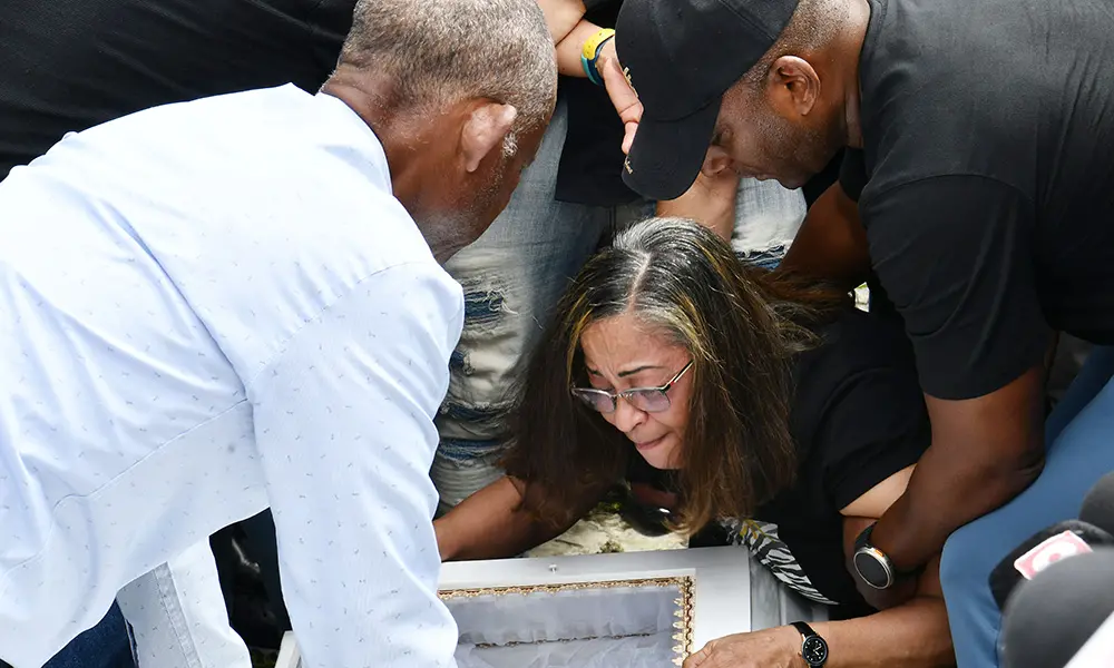 Despiden a Esmeralda Moronta en medio del dolor y del reclamo de justicia por el crimen
