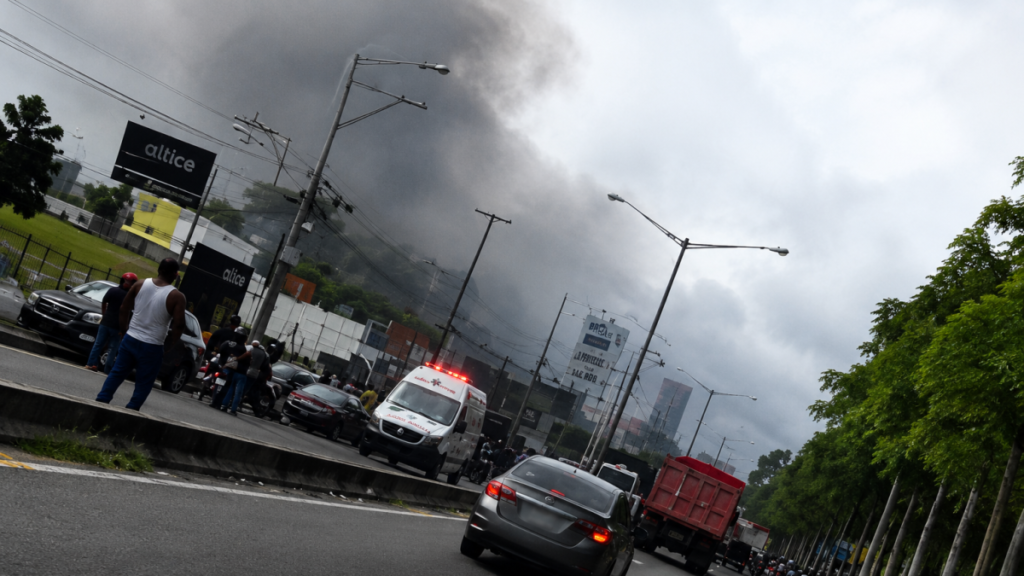 Incendio cerca del Jardín Botánico expone falta de información oficial en medio de la alarma ciudadana