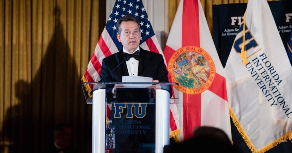 Abinader recibe en FIU el Champion of Freedom Award y se reaviva el contraste entre elogios internacionales y resultados de gestión