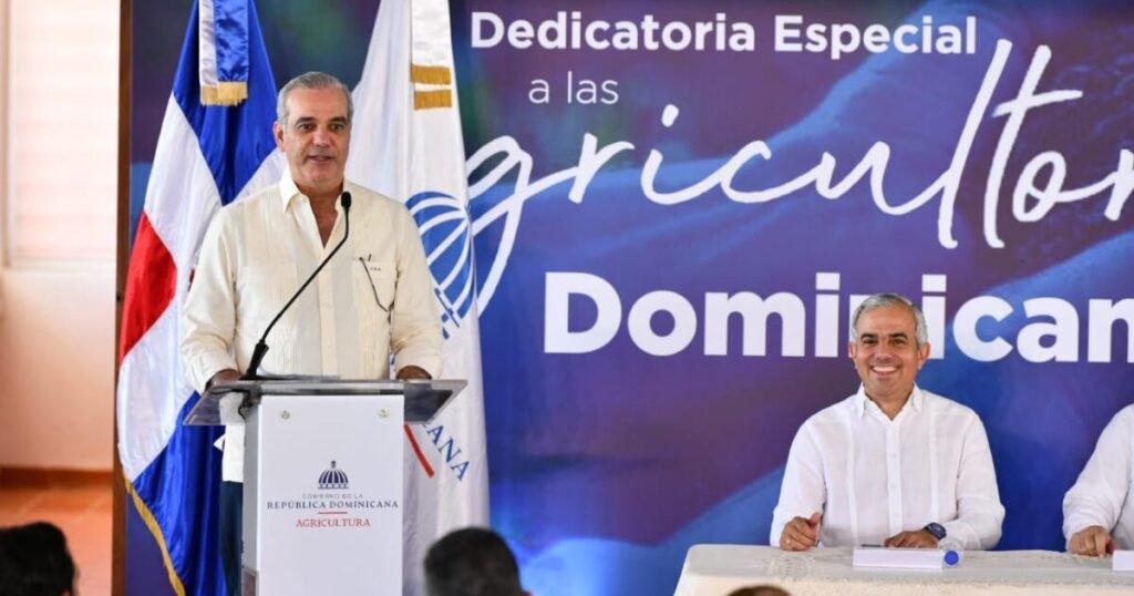 Abinader mantiene subsidio a fertilizantes y condiciona su retiro a una baja de precios: en contexto