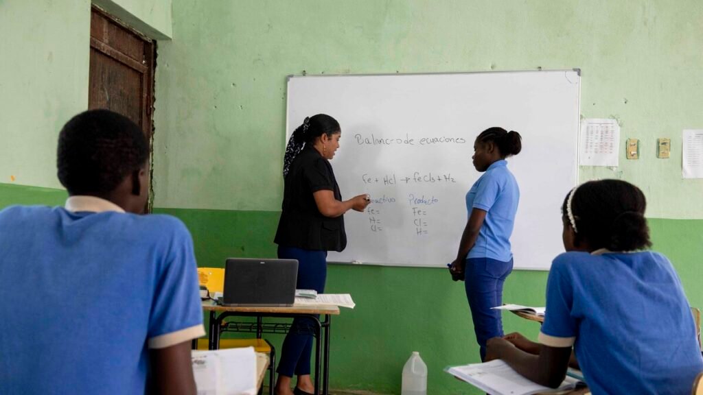 Educación mantiene en verificación terrenos para nuevas aulas en La Altagracia ante la presión por cupos