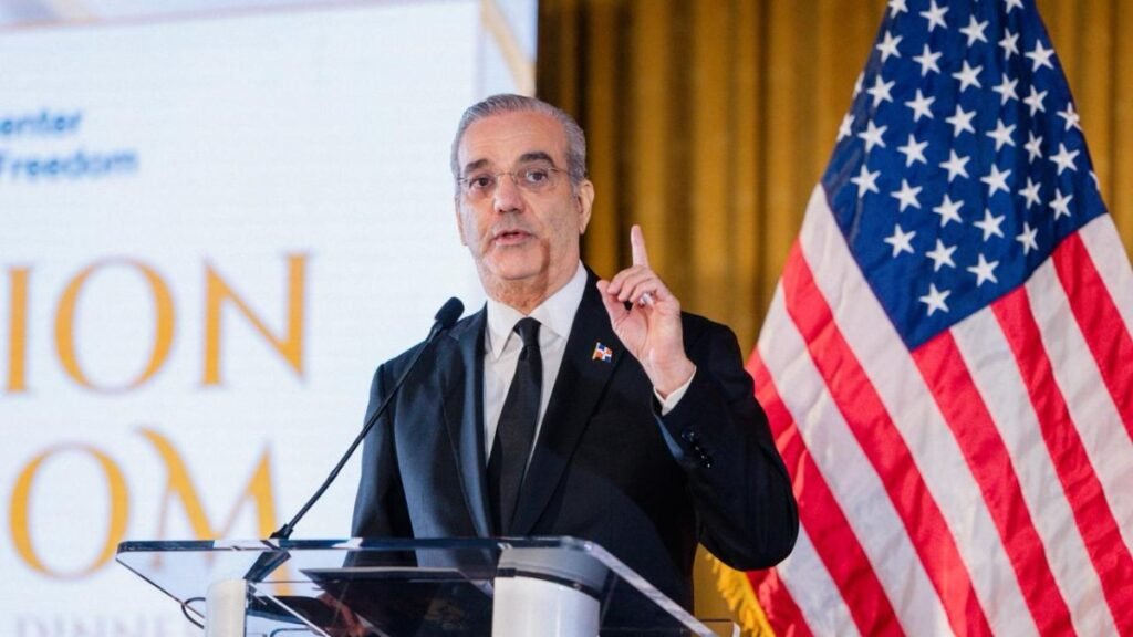 Abinader es distinguido en Miami y reafirma su discurso sobre libertad, transparencia e instituciones