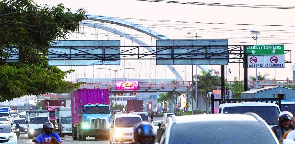 Restricción nocturna a la carga genera reparos por costos para las empresas y dudas sobre su efectividad