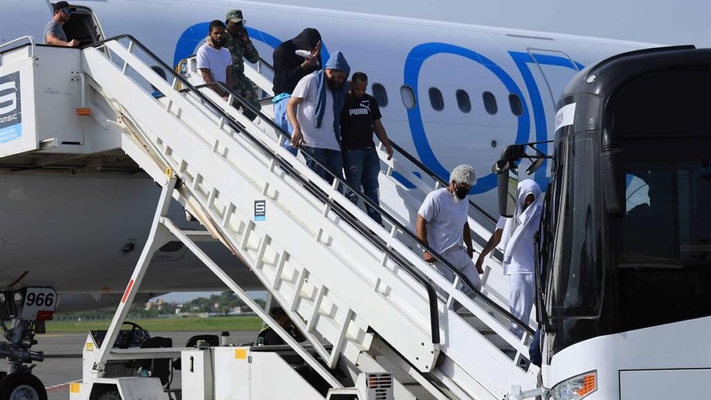 La oposición pide claridad al Gobierno sobre el memorando para recibir deportados de EE. UU. de forma temporal: en contexto