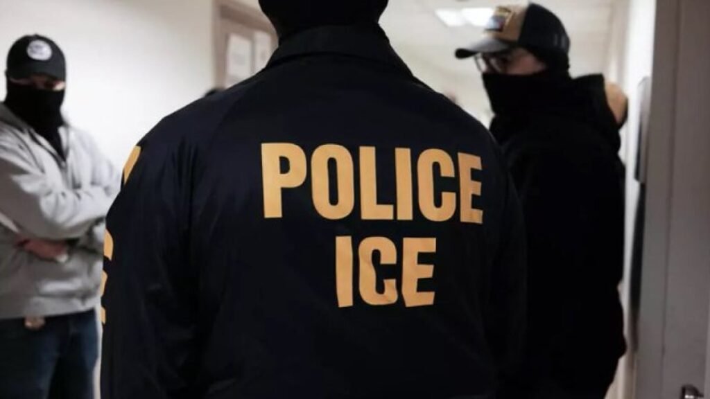 Nueva York restringe a ICE en escuelas e iglesias y exige orden judicial para actuar