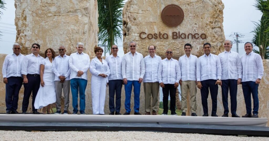Abinader presenta plan para Boca Chica con más de RD$20 mil millones y pone el foco en su ejecución