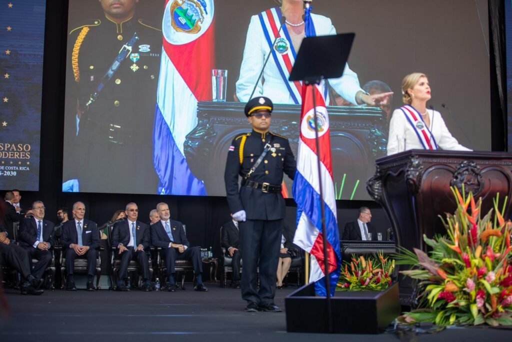 Abinader asiste en Costa Rica a la investidura de Laura Fernández en medio de cuestionamientos sobre la agenda oficial: en contexto