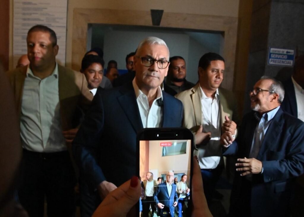 Gonzalo Castillo anuncia que buscará la Presidencia en 2028 tras fallo a su favor