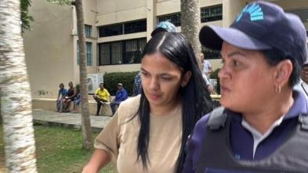 Anabel Díaz insiste en pedir "solo justicia" luego del aplazamiento de la coerción por amenazas de su expareja