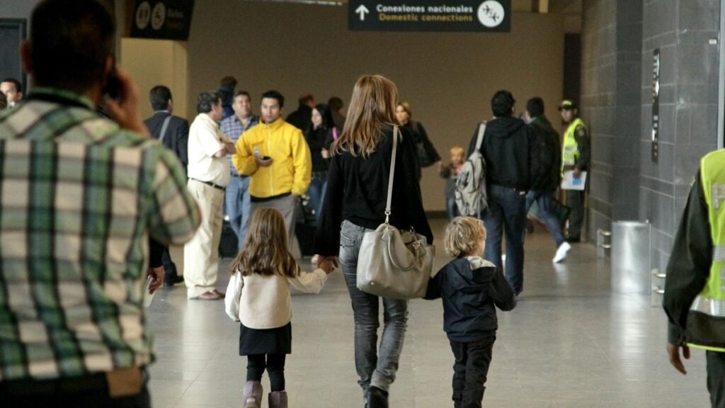Abinader encabezará en el Palacio Nacional el estreno del permiso digital para menores, con requisitos y tarifas vigentes