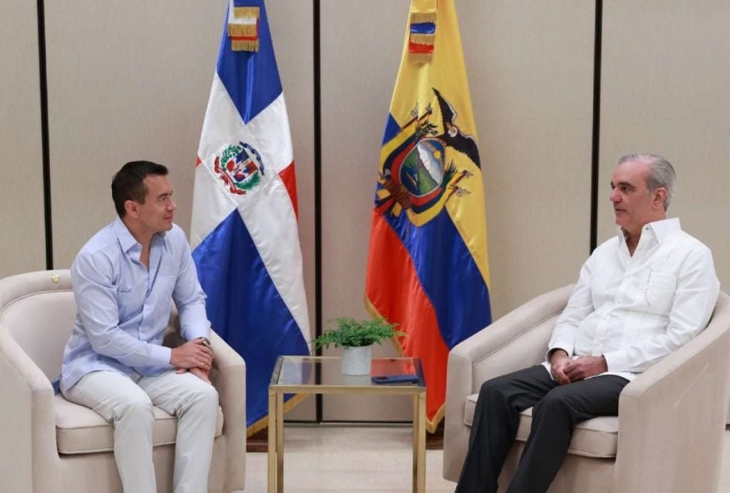 Reunión privada de Abinader con el presidente ecuatoriano abre espacio a preguntas sobre transparencia