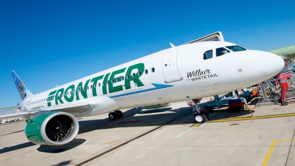 Denuncian una muerte en pista de Denver tras el impacto de un avión de Frontier: en contexto