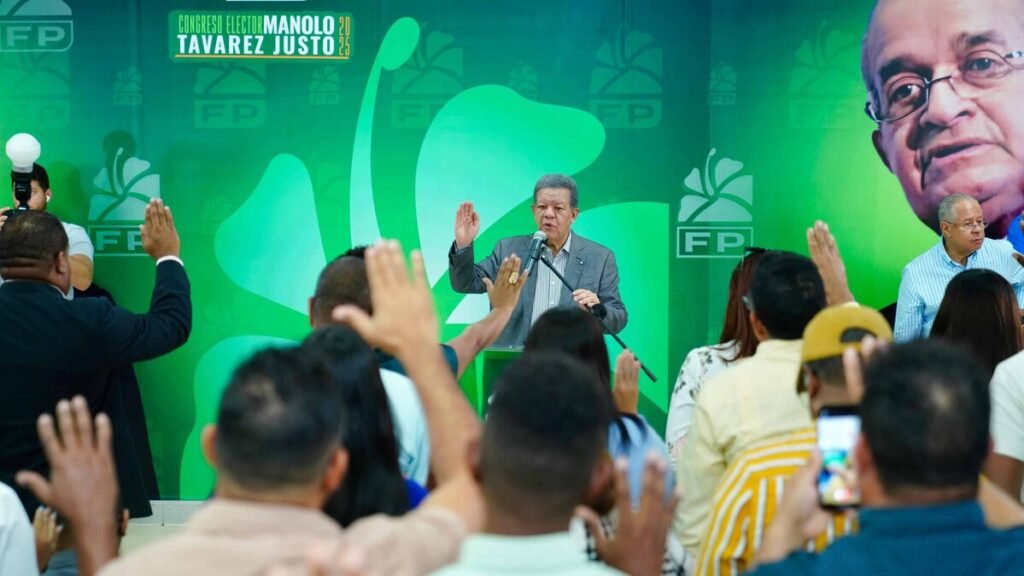 Leonel Fernández advierte sobre el impacto de la tecnología en la educación dominicana