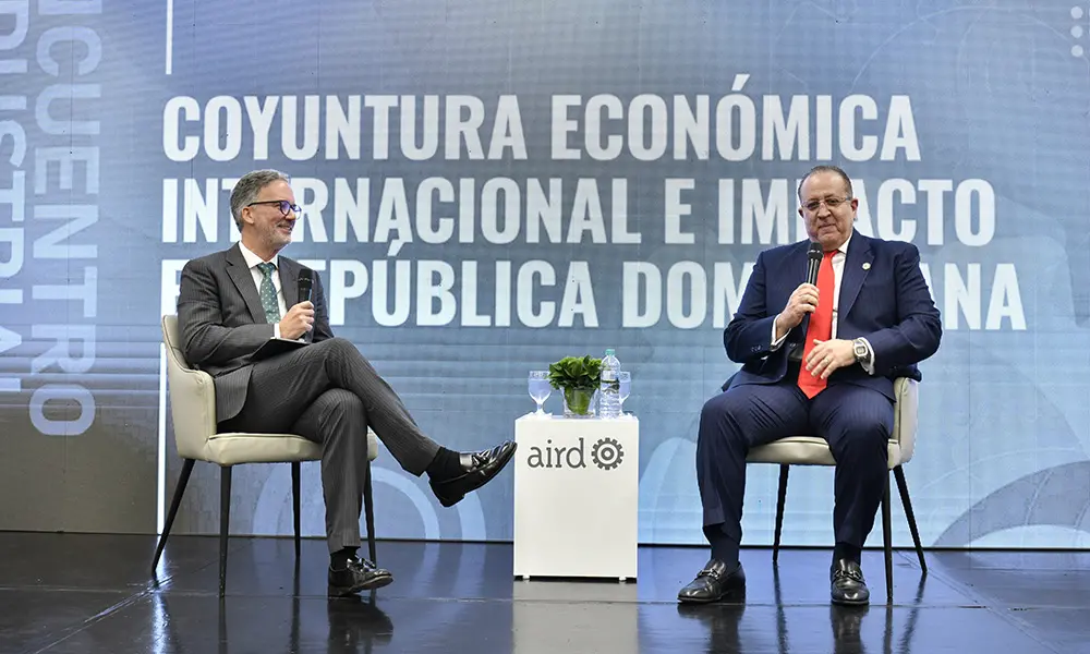 Gobierno e industriales colocan la estabilidad en primer plano ante la presión del petróleo y posible mayor gasto