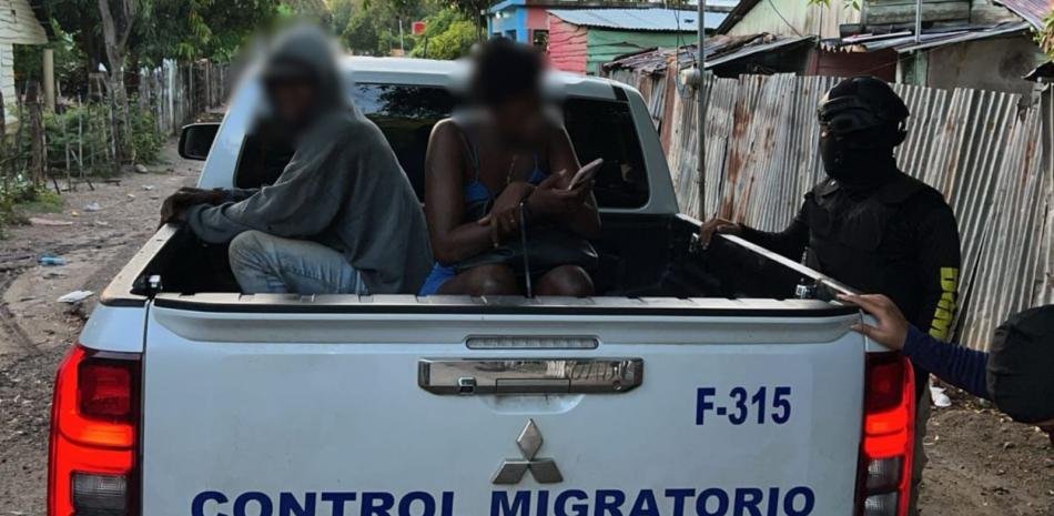 DNCD y Policía detienen a 11 personas en operativo contra el microtráfico en Santo Domingo Norte