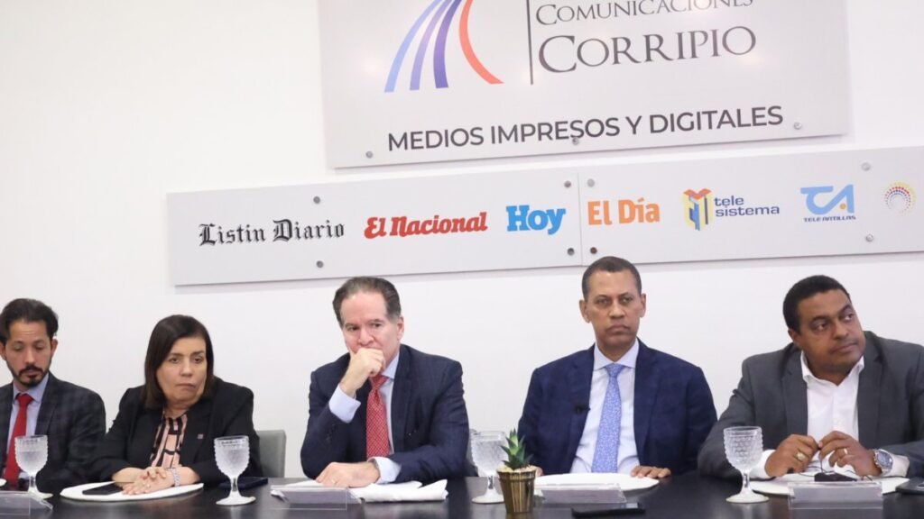 Indotel admite auge de extorsión y estafas mientras persisten vacíos de control y retraso legal