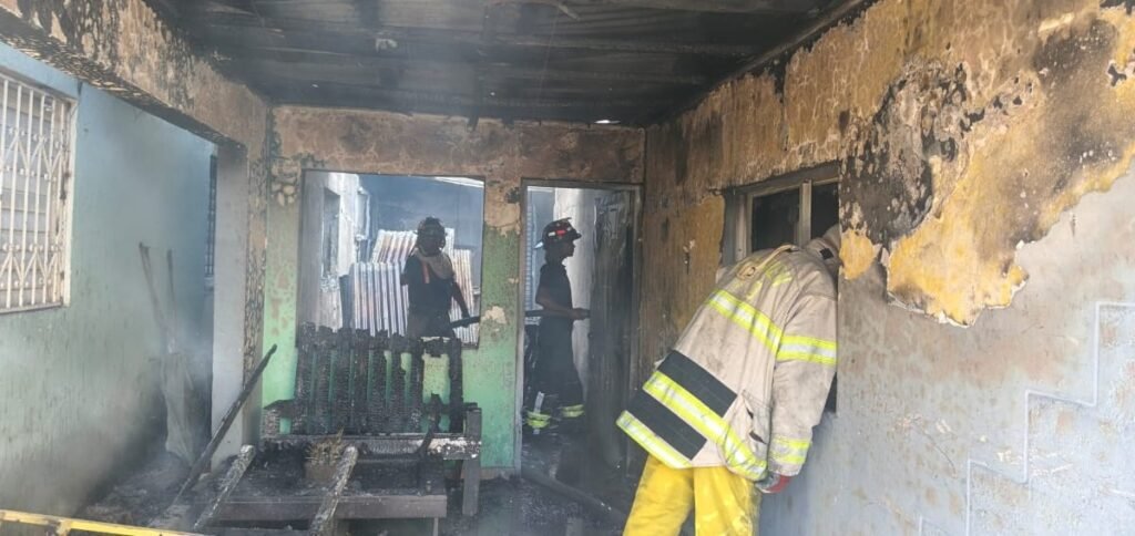 Incendio en Conani deja una familia sin nada y reabre la exigencia de respuestas sobre prevención: en contexto