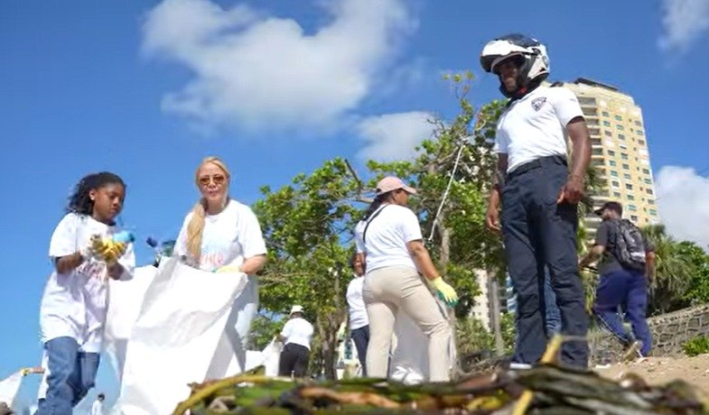 Jornada de limpieza en el Malecón vuelve a mostrar la presión sobre áreas públicas costeras: en contexto