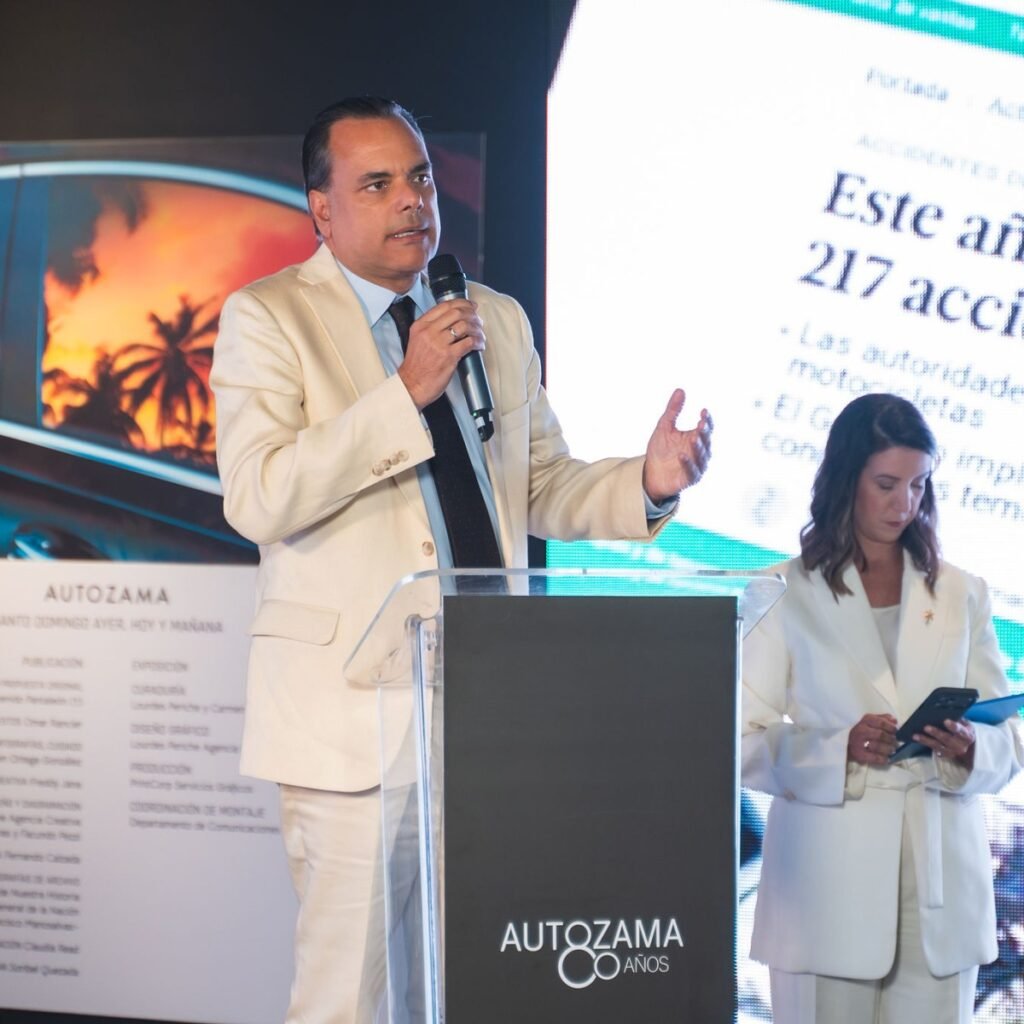 Autozama presenta un libro que cuestiona el desorden urbano en Santo Domingo
