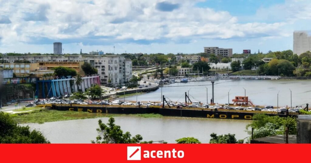 Cierre del puente flotante vuelve a trasladar la carga a conductores entre el Distrito Nacional y Villa Duarte: en contexto