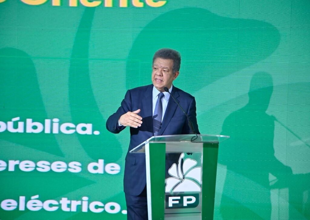 Leonel critica la gestión oficial ante la crisis y pide aclarar la contradicción con los datos económicos: en contexto