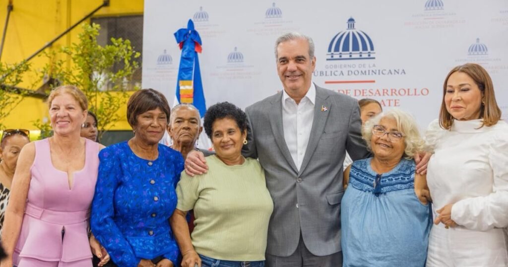 Abinader impulsa el Bono Madre 2026 y destaca el alcance de las ayudas sociales en acto oficial