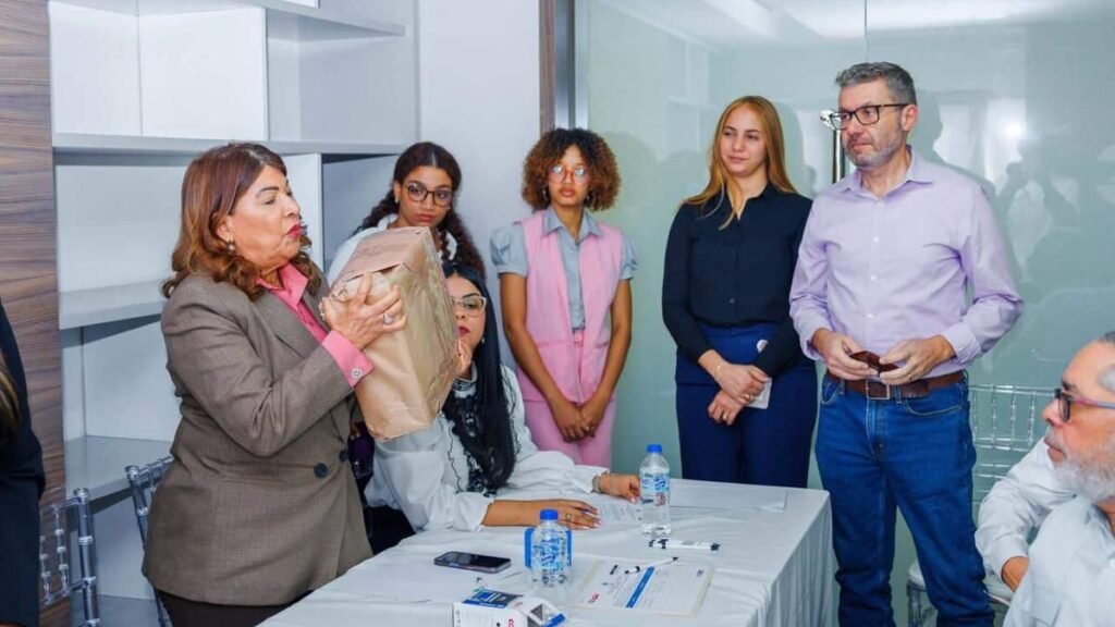 Abren ofertas para la Autopista del Ámbar bajo veeduría en un proceso de más de RD$32,000 millones