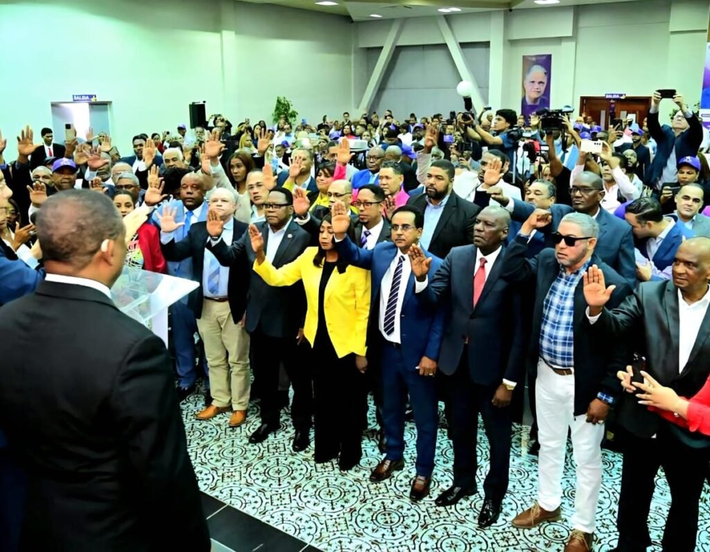 PLD juramenta direcciones de Dignidad Jurídica en el DN y Santo Domingo