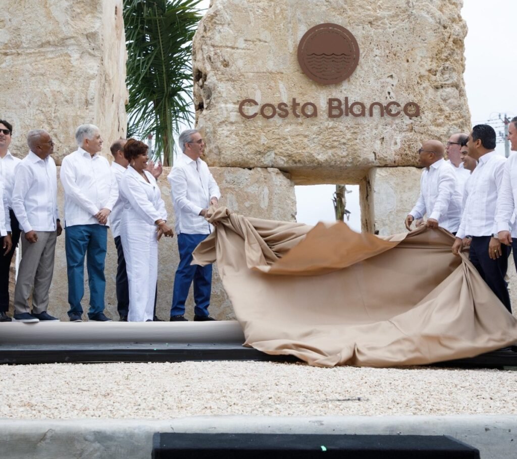 Abinader lanza intervención de más de RD$20 mil millones para Boca Chica y pone el foco en resultados