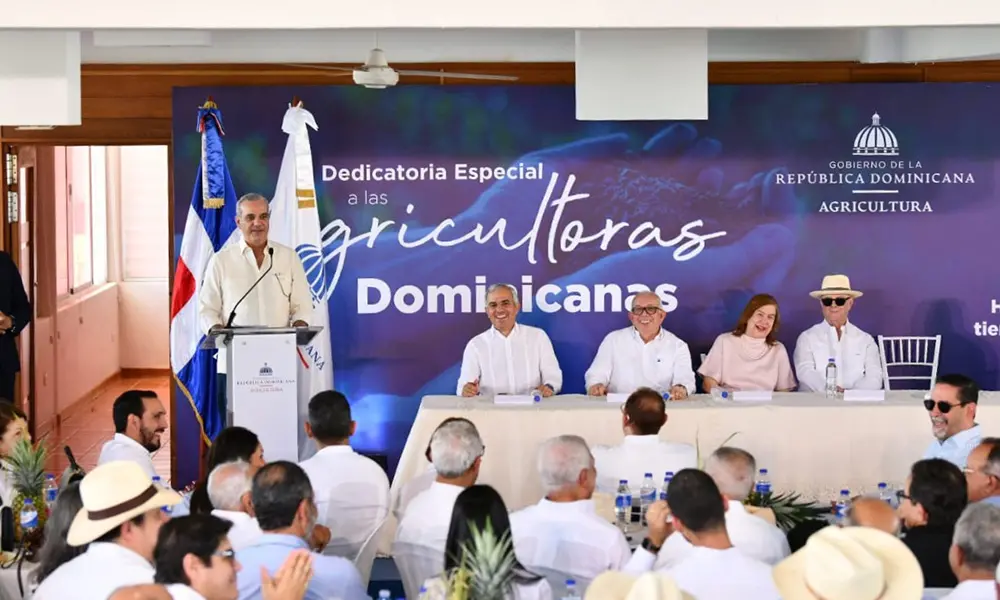 Abinader mantendrá el subsidio a los fertilizantes mientras sigan altos los precios internacionales