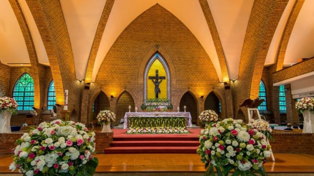 La ultraderecha choca con la Iglesia en medio de la disputa por derechos e inmigración: en contexto