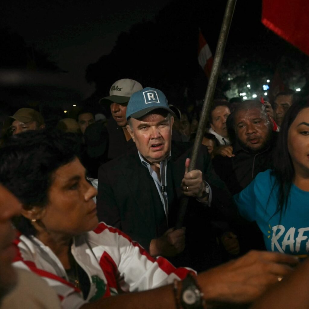 Protestas en Lima elevan presión sobre autoridades electorales por reclamos de irregularidades