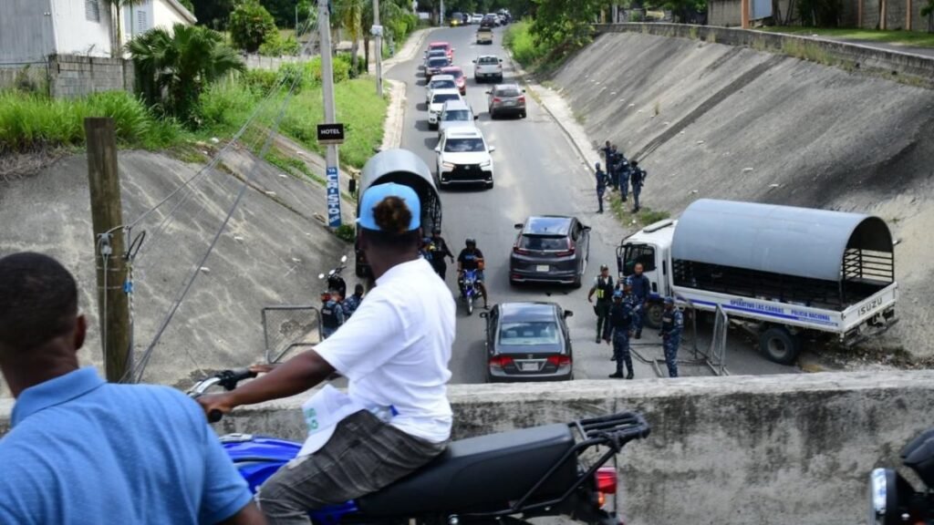 Lanzan gases lacrimógenos contra marcha autorizada en La Cuaba y surgen cuestionamientos a la Policía
