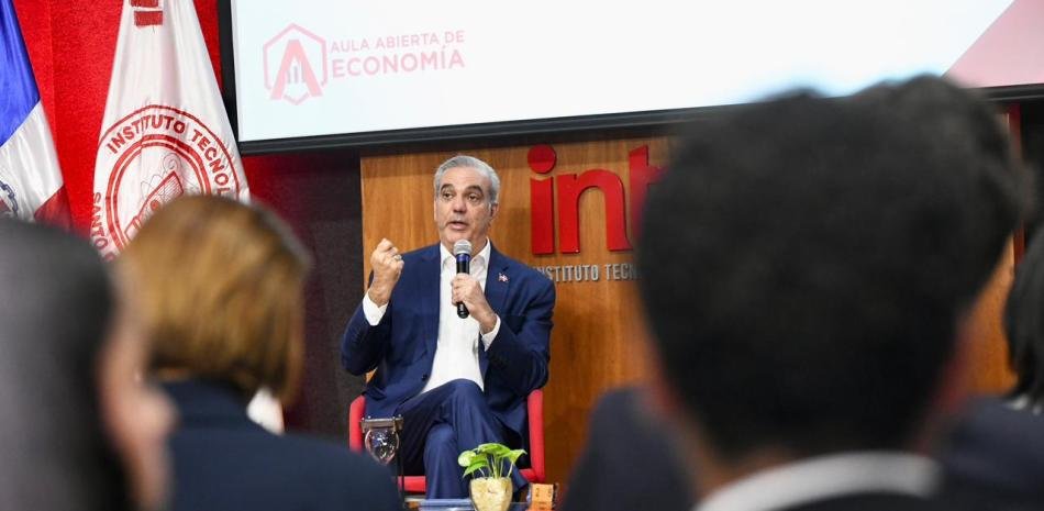 Abinader vincula el encarecimiento de los combustibles a la guerra en Medio Oriente y a la presión fiscal