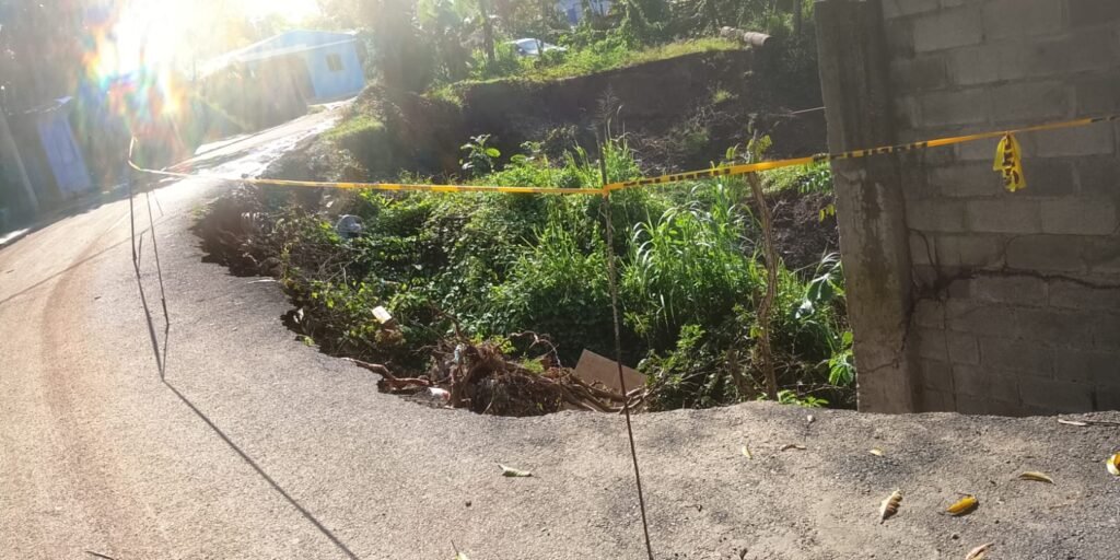 Vecinos de Pedro Brand alertan riesgo de colapso en calle y exigen respuesta de Obras Públicas: en contexto